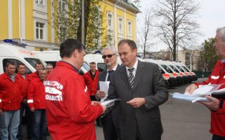 Новые машины скорой помощи передали Киевским медицинским учреждениям