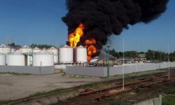 Столичные медики помогают пострадавшим в масштабном пожаре на нефтебазе
