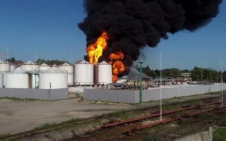 Столичные медики помогают пострадавшим в масштабном пожаре на нефтебазе