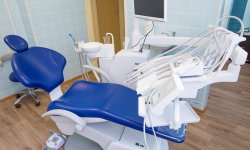Стоматолога из Шотландии судят за нарушение гигиенических и санитарных норм